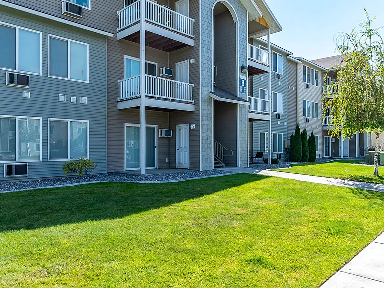 Center Pointe | Exterior Building