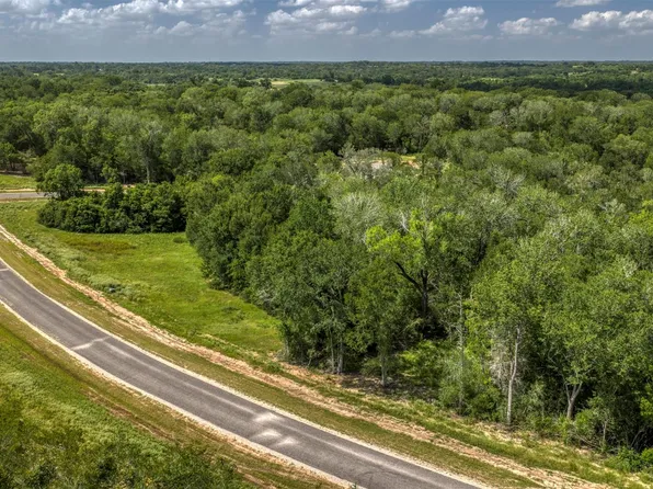 2-20 Prairie Blossom Way, Brenham, TX 77833