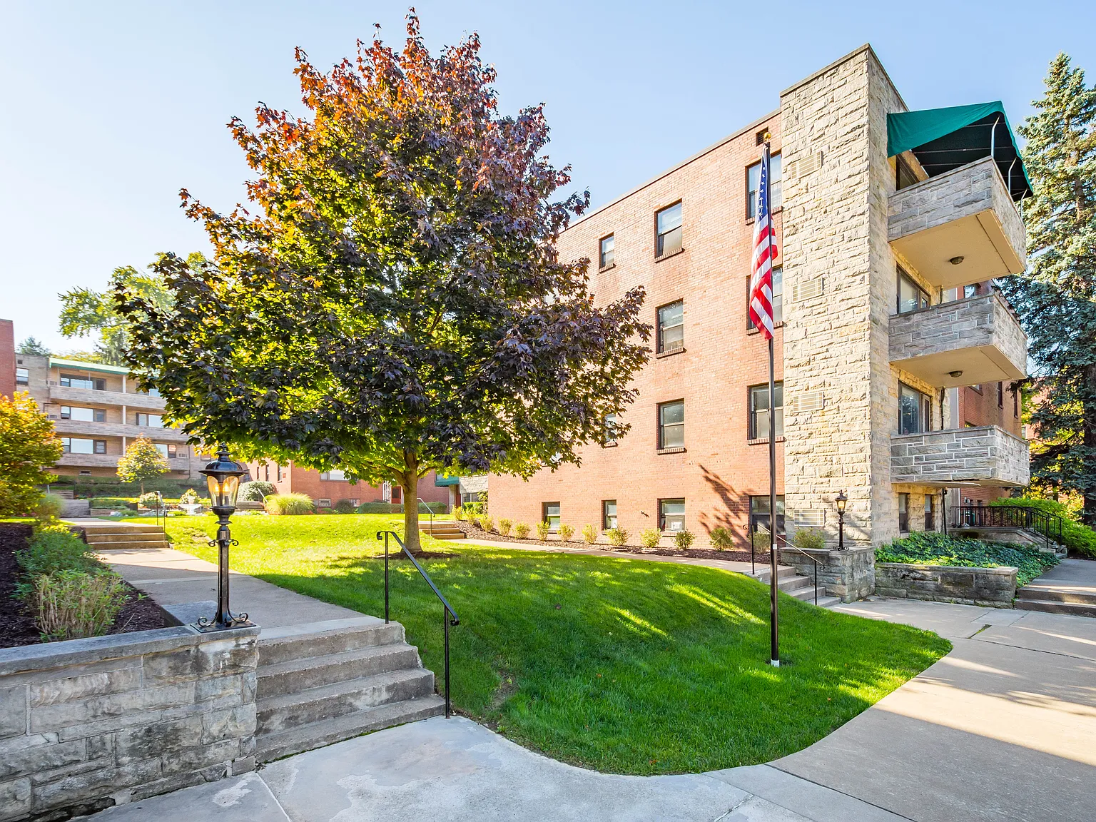 Royal Gardens Apartments — Photo 3