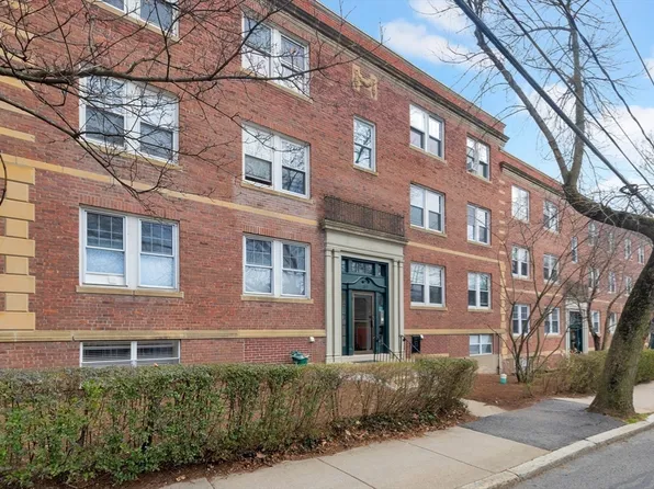 187 Kent St APT 2, Brookline, MA 02446