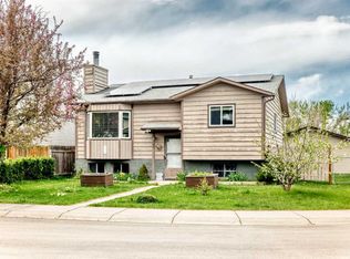 43 McKenna Way SE, Calgary, AB T2Z 1X4
