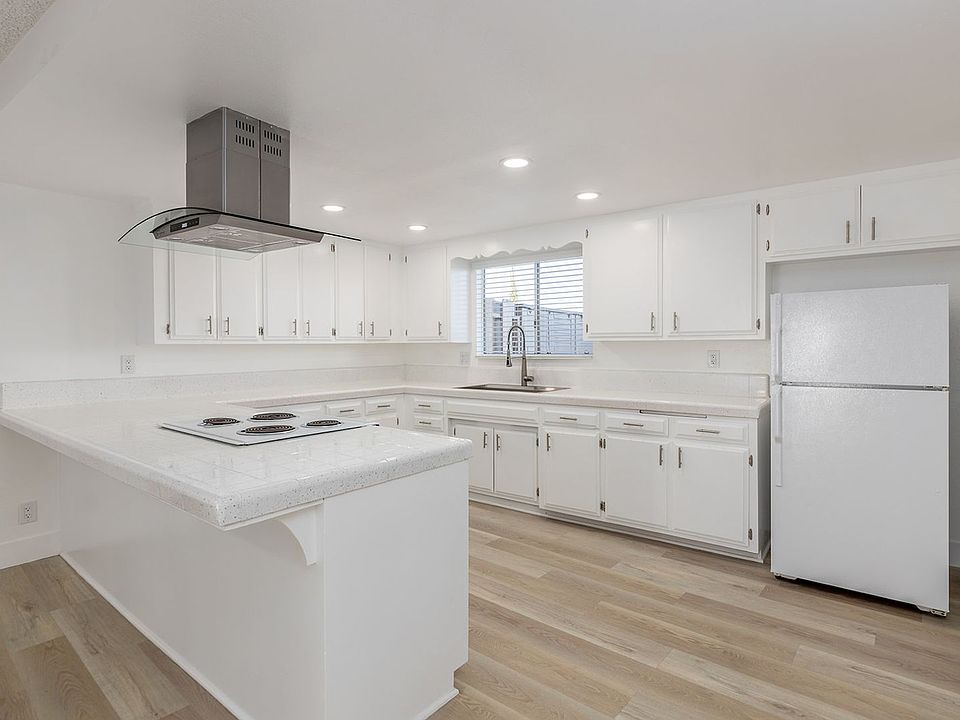 1st image of 451-457 Palm Dr #451-A