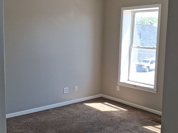 5th image of 303 Illinois Ave