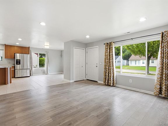 4th image of 22141 Condon St