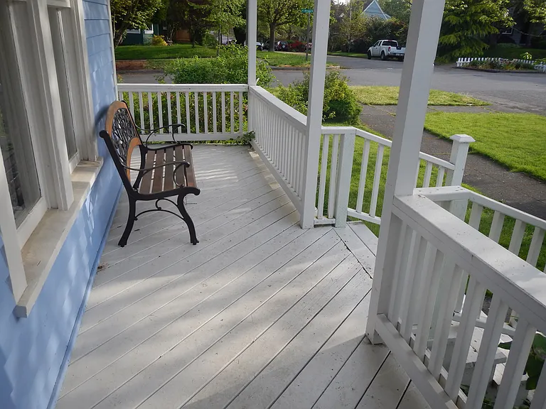 1002 N Ainsworth Ave #B — Photo 3