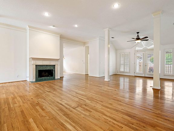4th image of 102 Stratford Cir