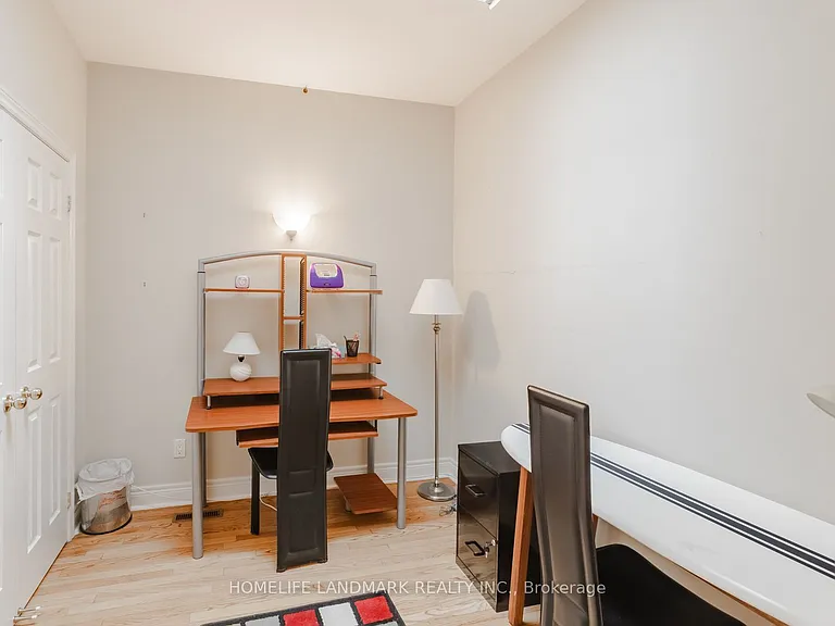 2283 Lake Shore Blvd W #B — Photo 20