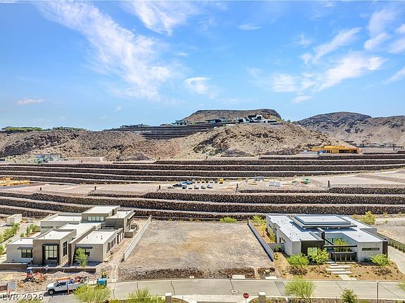 2nd image of 8 Sanctuary Peak Ct