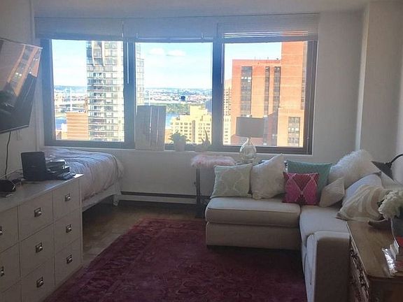 4th image of 1641 3rd Ave APT 27E