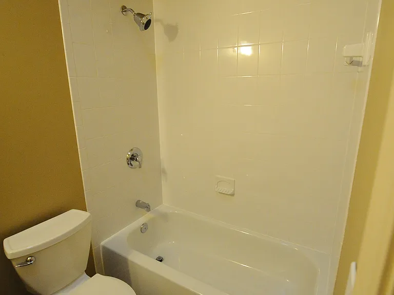 3204 NW 67th Ct — Photo 9