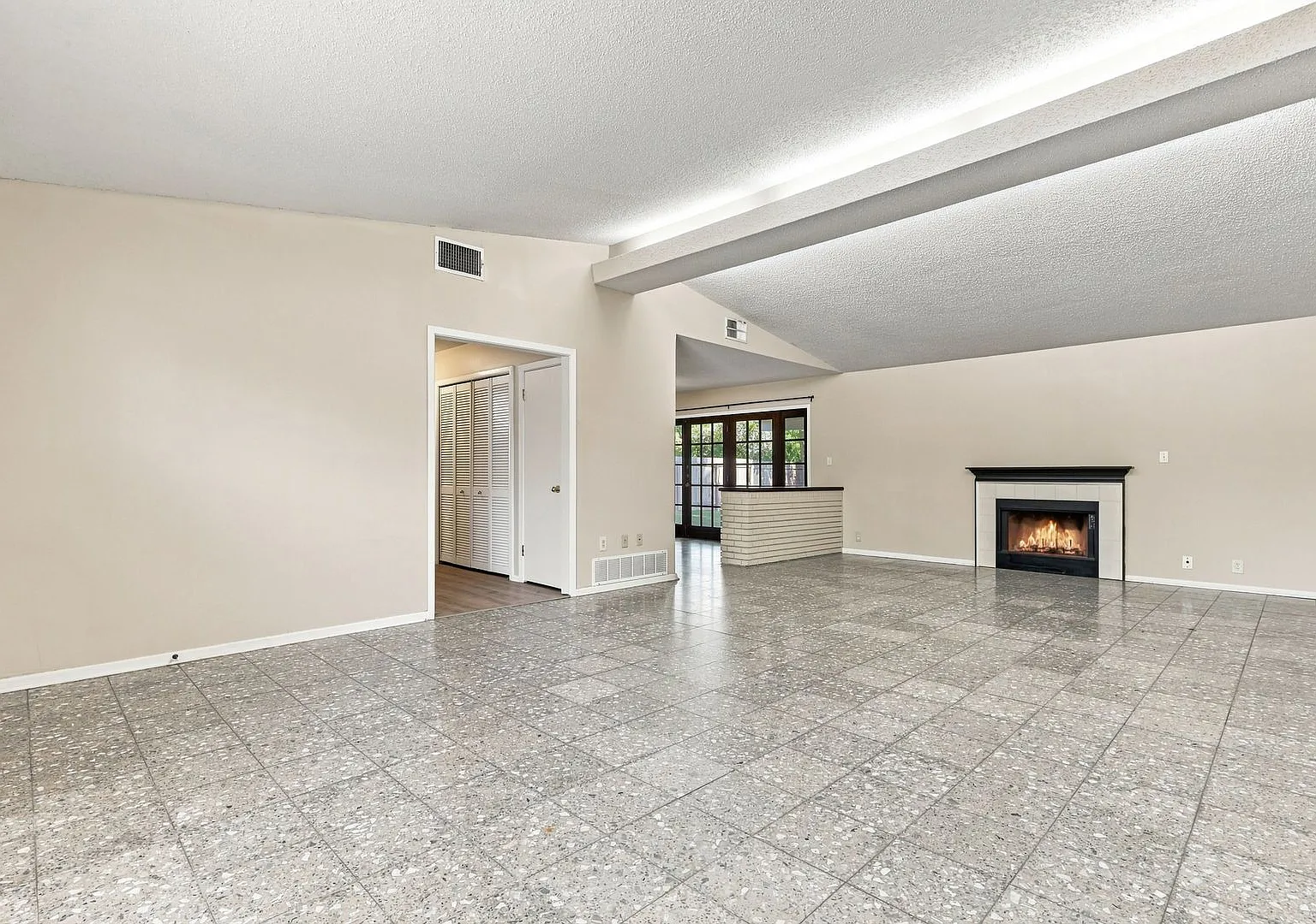 Prime North Central Location! — Photo 4