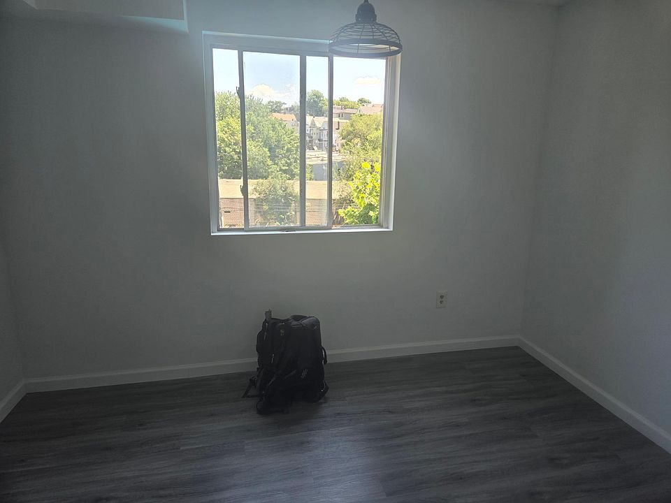 1st image of 275 York Ave #2