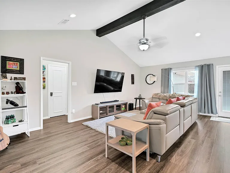 143 Bluebonnet St — Photo 12
