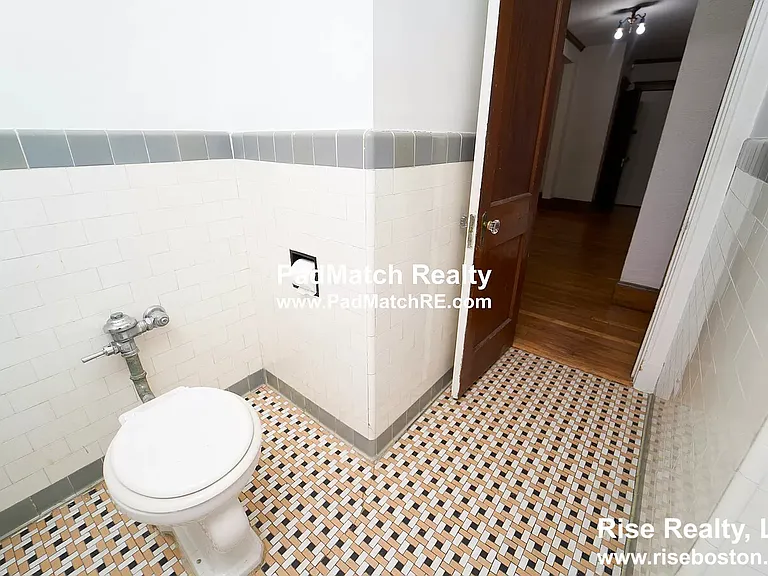 16 Lakeville Rd #6 — Photo 11