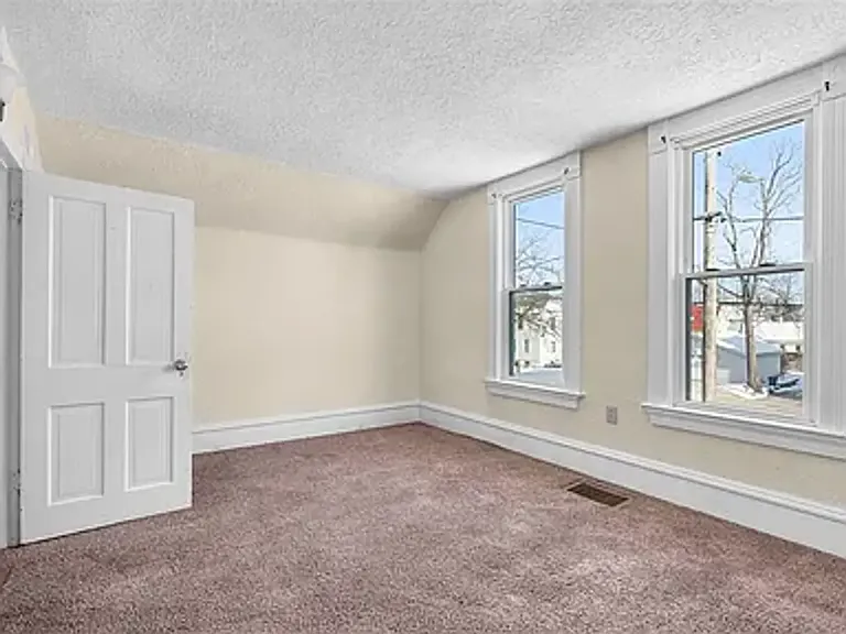 511 16th St NE — Photo 14