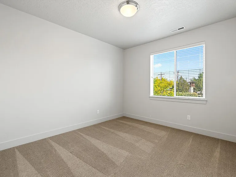 174 S Kestrel Pl — Photo 14