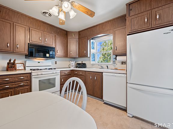 3rd image of 49 Dewberry Road