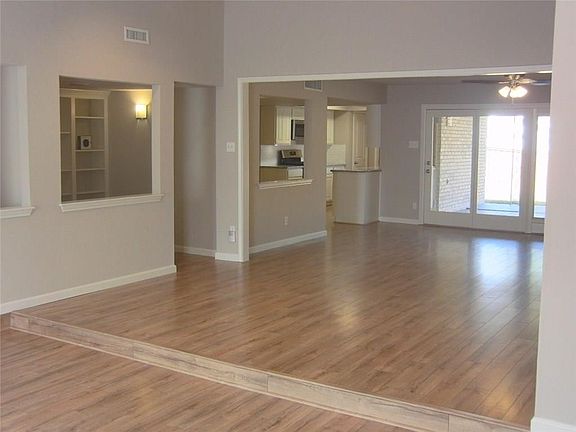 2nd image of 3113 Silverdale Ln