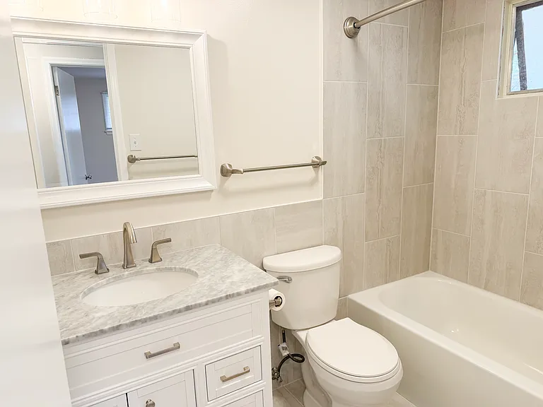 808-810 Apple Ct #808 — Photo 7