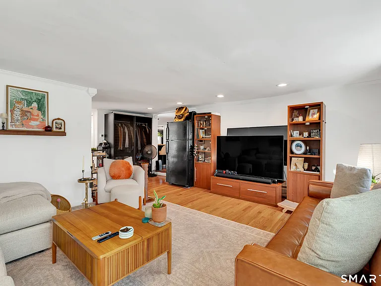31 Clark St — Photo 2