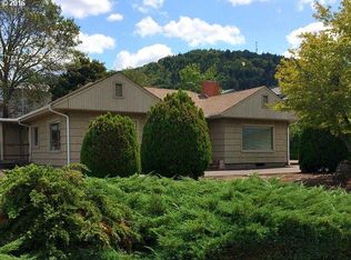 859 Lookingglass Rd, Roseburg, OR 97470