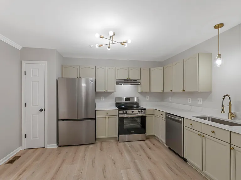 946 Monet Dr — Photo 15