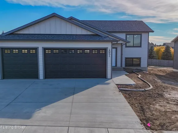 1051 Jerry Ln, Dickinson, ND 58601