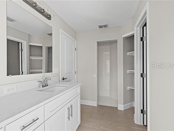 4th image of 1714 W Chapel Dr