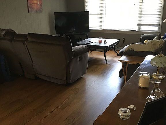 LR/Dining room 375sf.