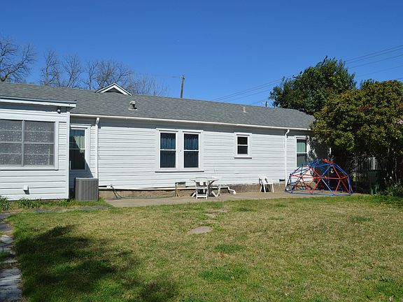 2nd image of 304 W Avenue A