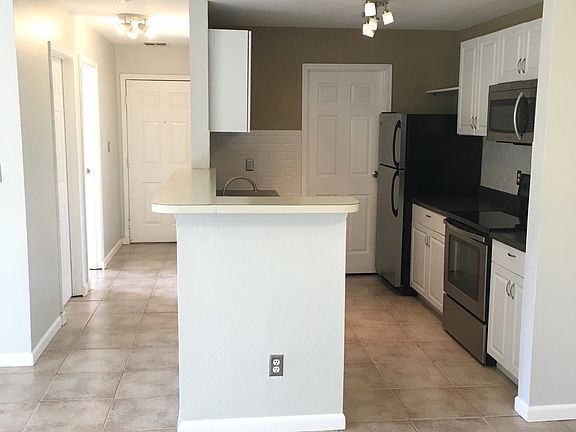 3rd image of 1400 Gandy Blvd N #2