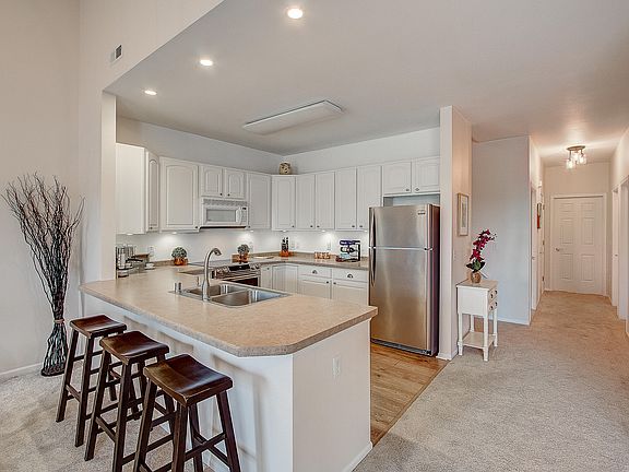 5th image of W173N5541 Ravenwood Dr #5541