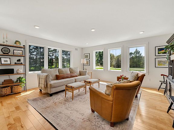 3rd image of 17 Winding Brook Road