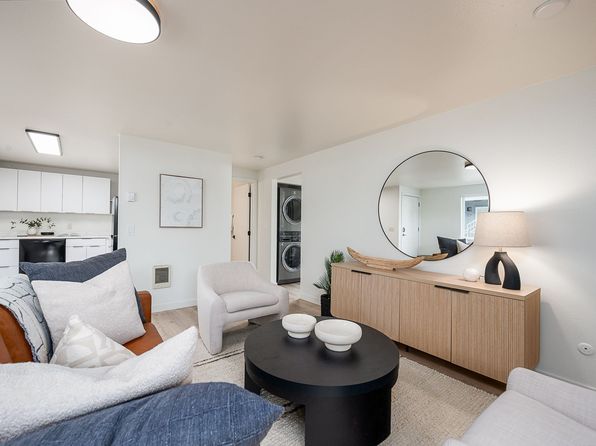 440 NE Dekalb Ave #446