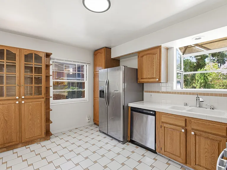 12334 Moorpark Street — Photo 11