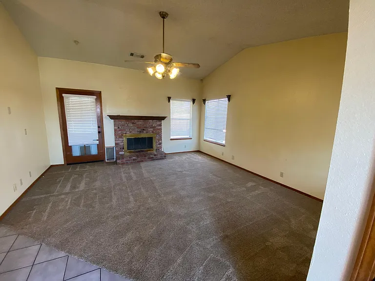 2574 N Douty St — Photo 7