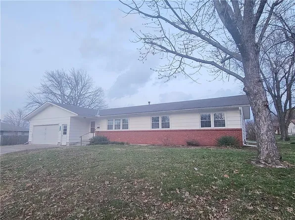 510 N Cedar St, Garnett, KS 66032