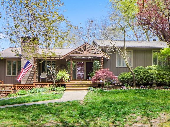 3rd image of 16 Wood Ln
