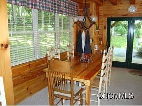 5th image of 385 Julia Ln