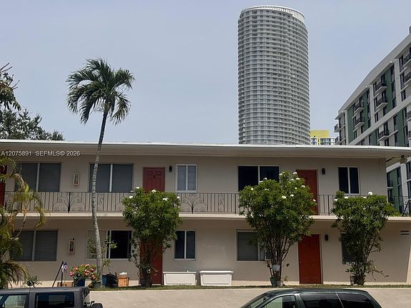 2nd image of 435 SW 5th Ave APT 1