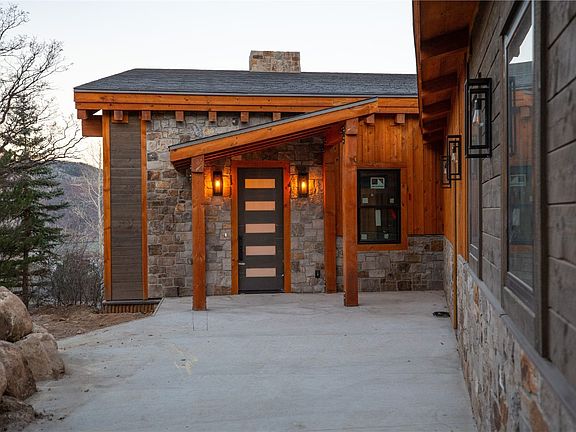 3rd image of 202 Sundance Court UNIT 2