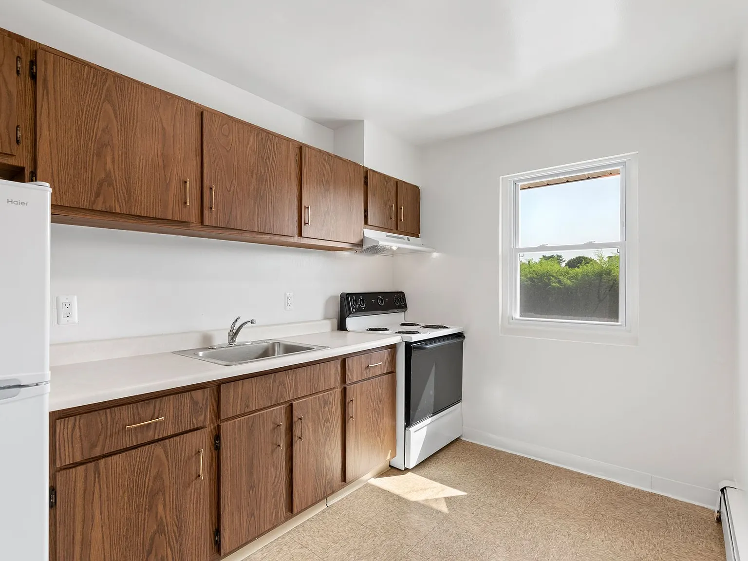 Doral Apartments — Photo 3