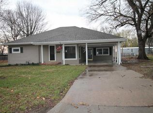 726 W Main St, Cherryvale, KS 67335
