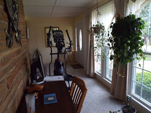 5th image of 3940 Eveningside Dr NE