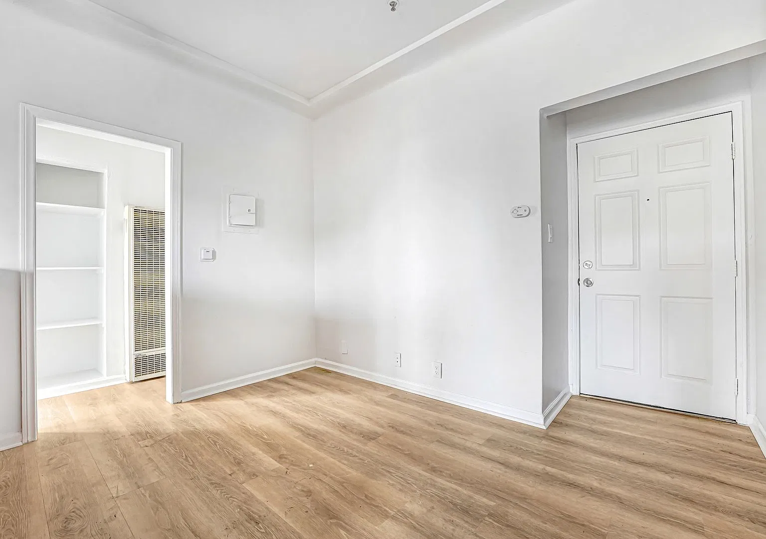 9124 S Broadway — Photo 3