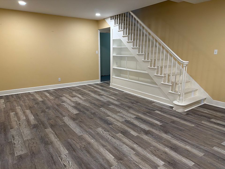 1st image of 120 E 1st Ave #203