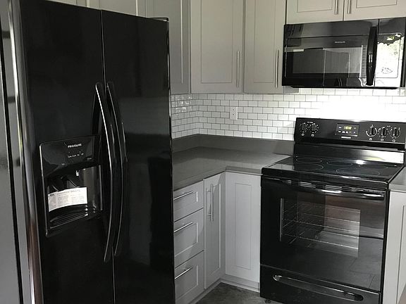 ALL new kitchen appliances with working ice/water dispenser and food disposal