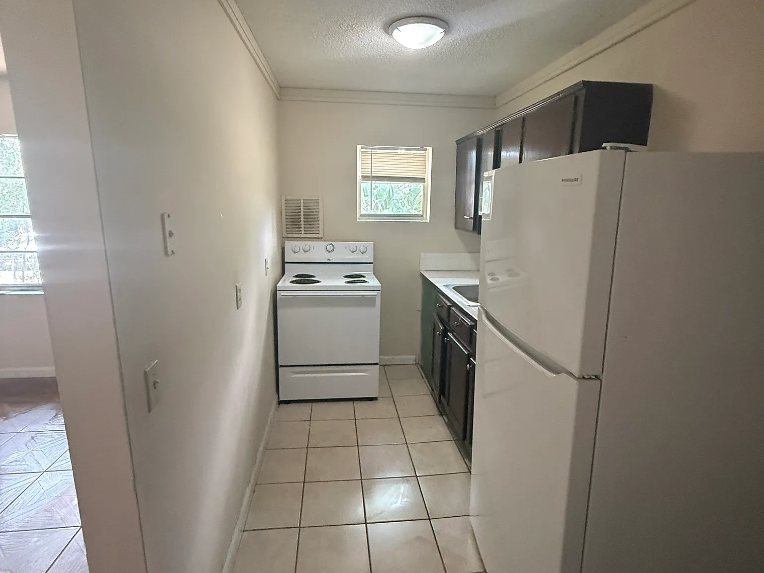 4564 Lexington Ave — Photo 4