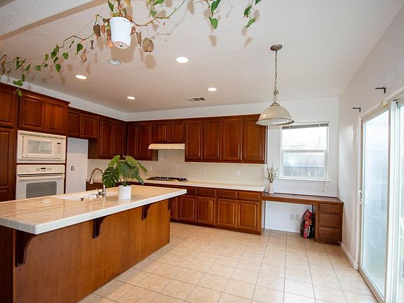 4th image of 226 Honeybell Ct