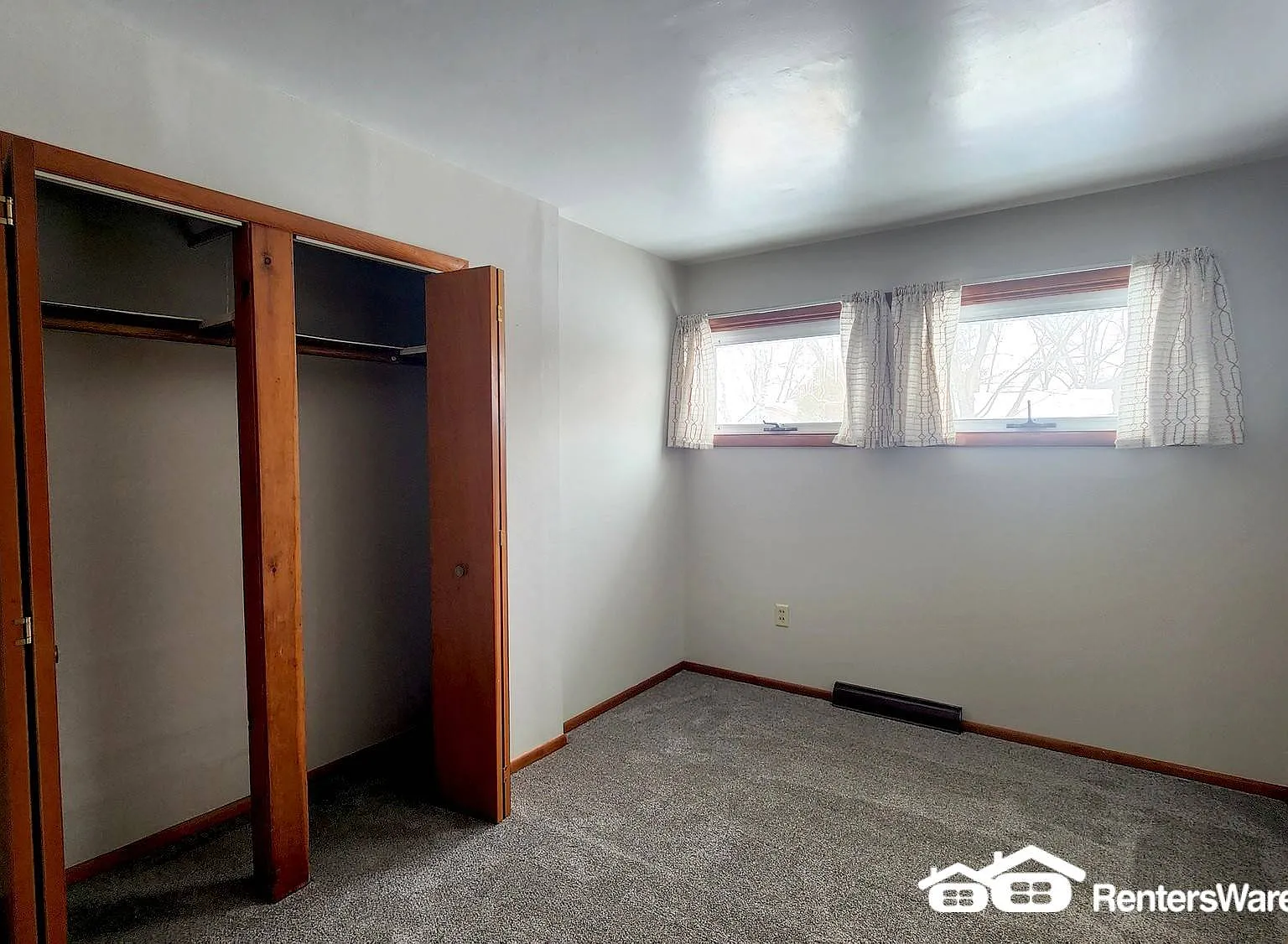 Beautifully Updated 4br/2ba Home Near Downtown New Richmond — Photo 4